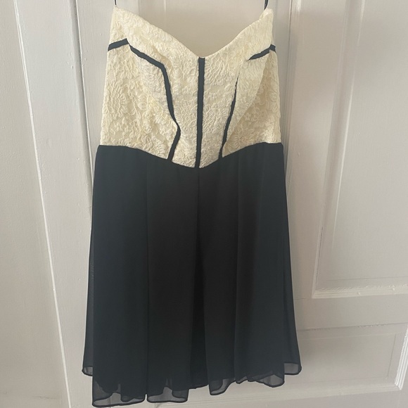 White and back lace/chiffon dress. - Picture 1 of 2